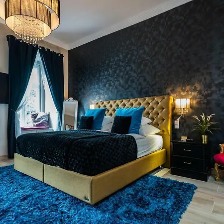 Center Of The Center, The Grand Deluxe Apartment *