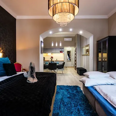 Center Of The Center, The Grand Deluxe Apartment *