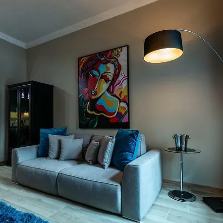 Center Of The Center, The Grand Deluxe Apartment *